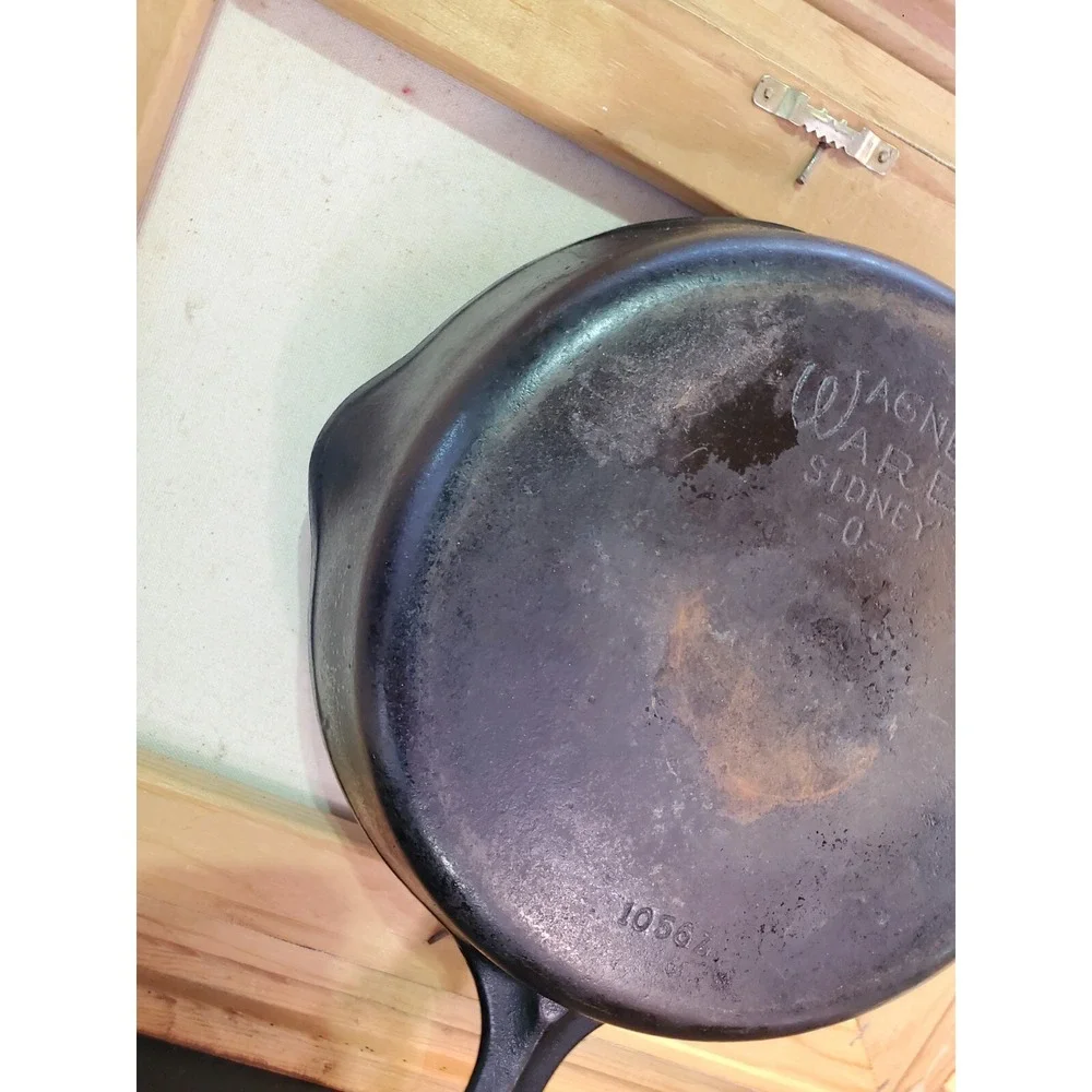 Vintage WAGNER WARE Cast Iron No. 6 Skillet 1056 Z - SITS FLAT Frying Pan Nice